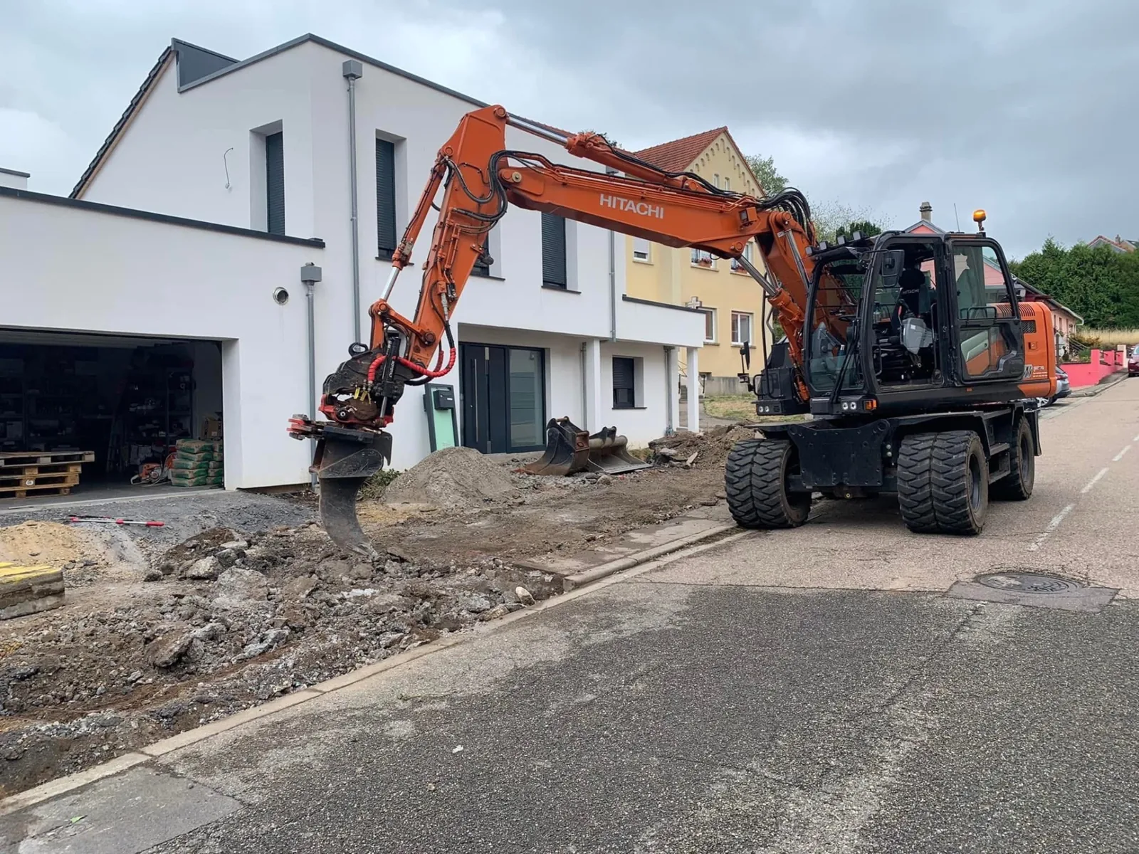 Chantier EKTP chez particulier : décaissement d'entrée et préparation de voirie en Moselle